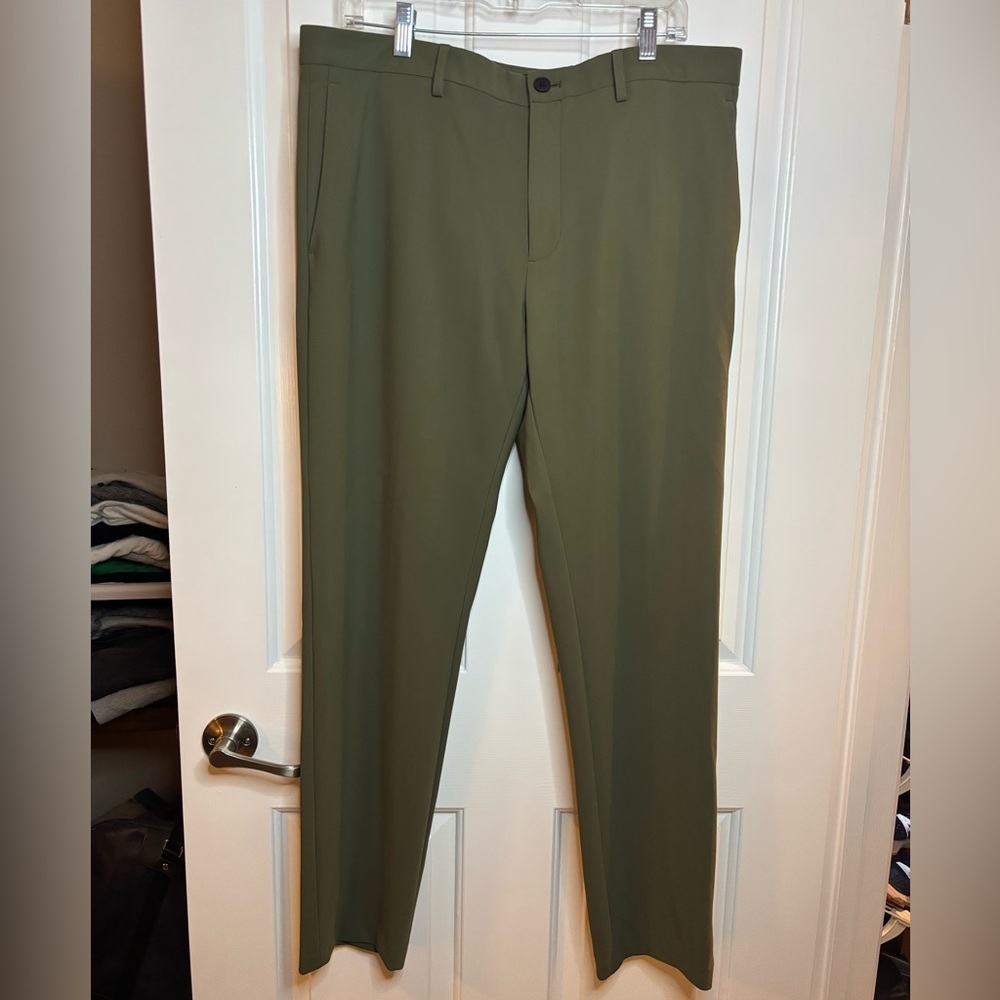 Like new Theory Zaine Slim Straight stretch in Uniform green size 36